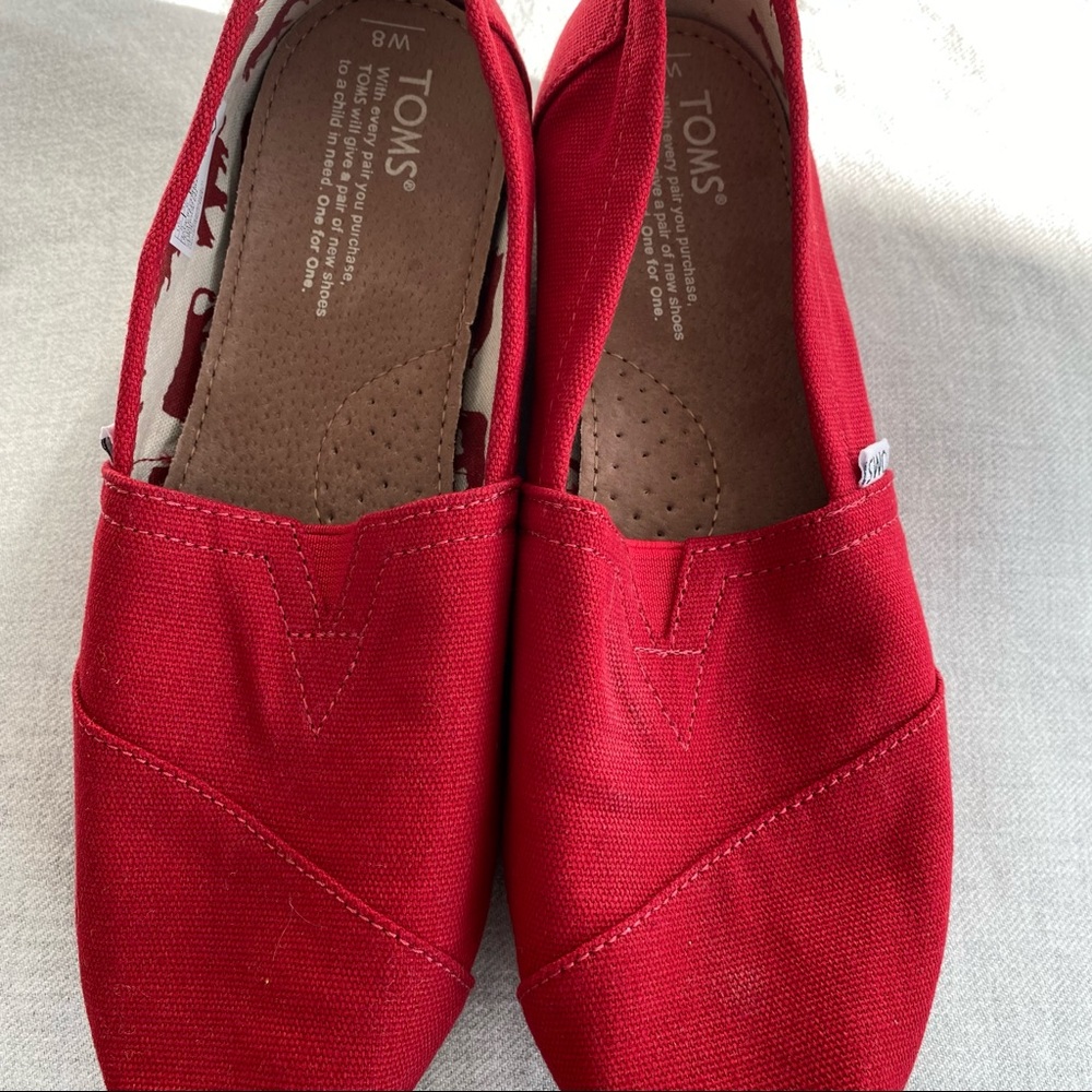 NWOT Toms red canvas shoes - Picture 6 of 16